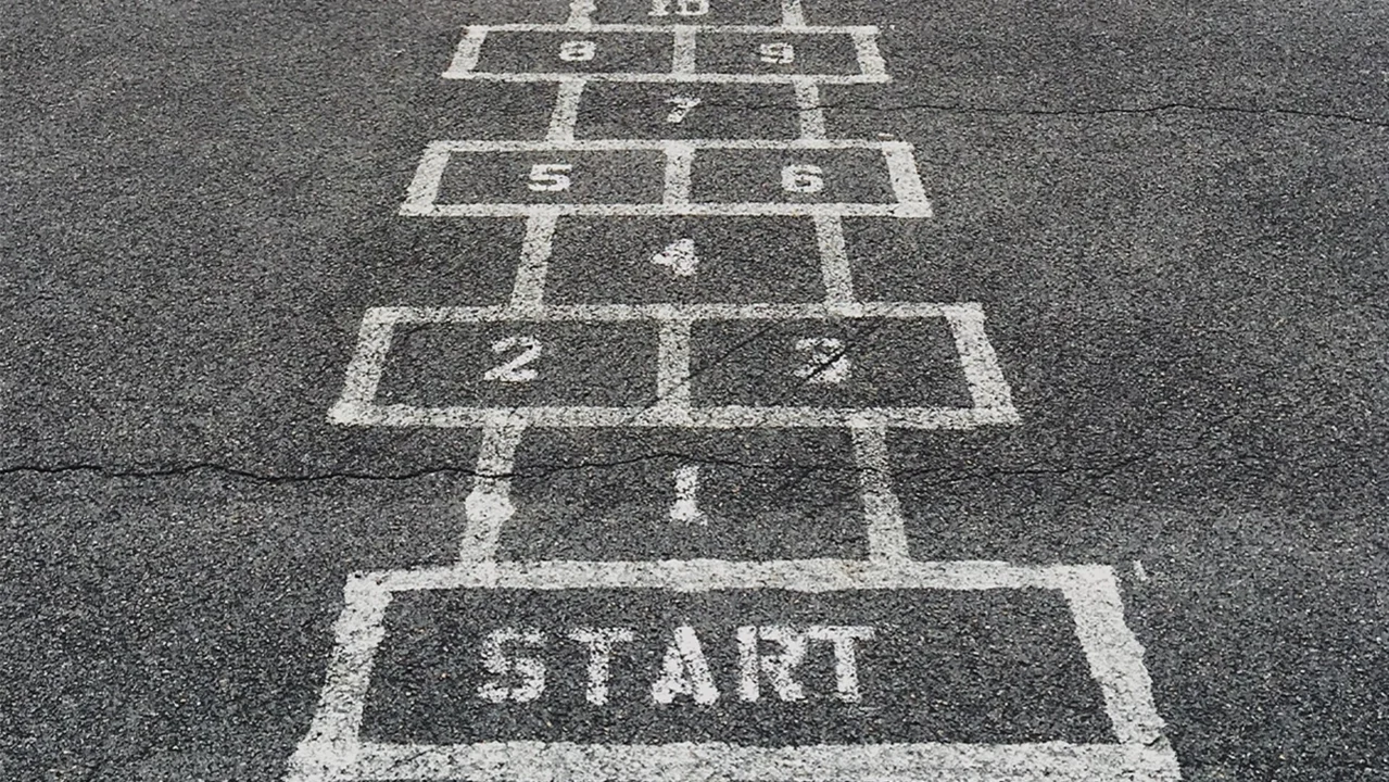 Startlinie auf Straße eingezeichnet